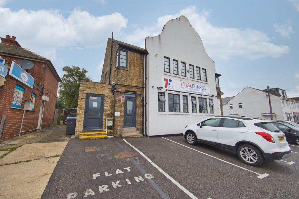Mill Hill, Deal, CT14 2 bed flat £250,000