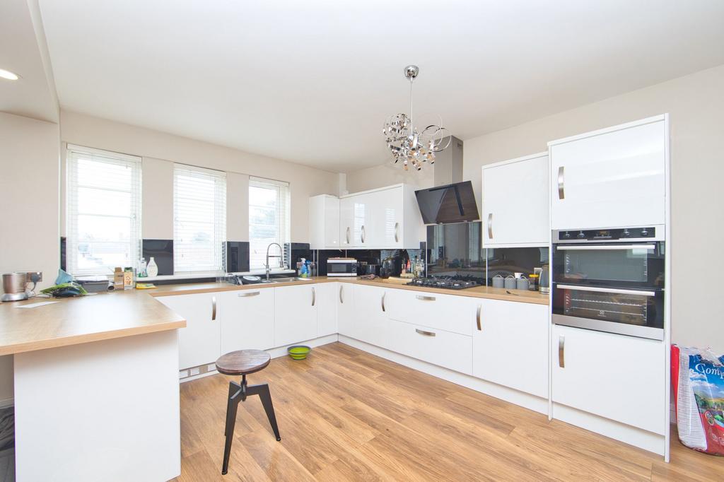 Mill Hill, Deal, CT14 2 bed flat for sale £250,000