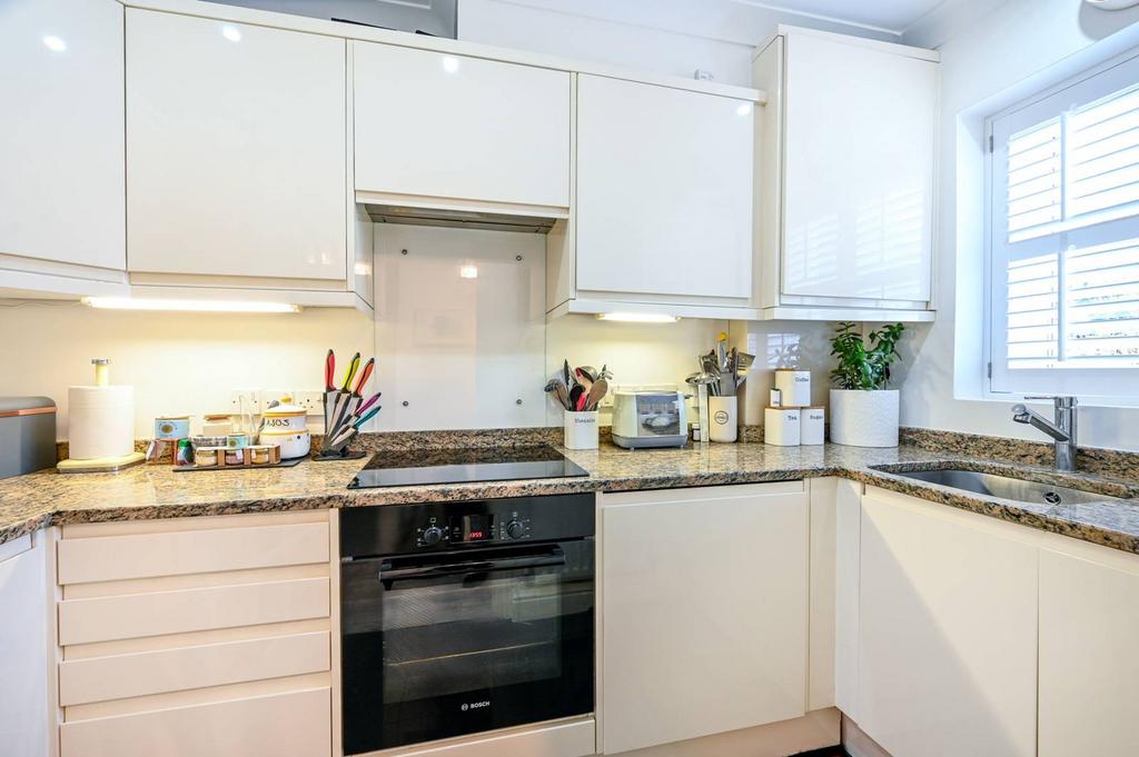 St Martins Mews, Pyrford, Woking, GU22 3 bed terraced house for sale