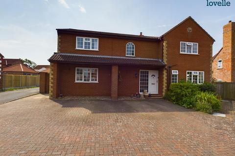 4 bedroom detached house for sale, Homeleigh Court, Market Rasen, LN8