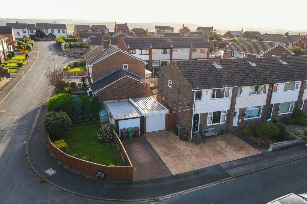 Westfield Crescent, Ossett, WF5 3 bed semidetached house for sale £