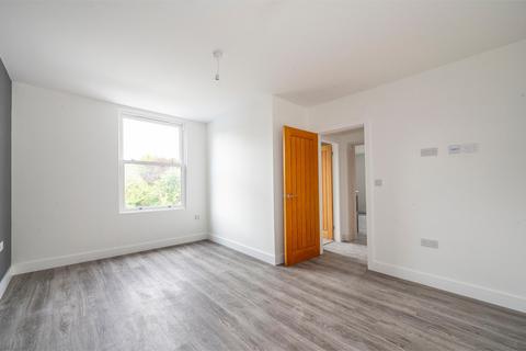 1 bedroom flat to rent, High Street, Morley, LS27