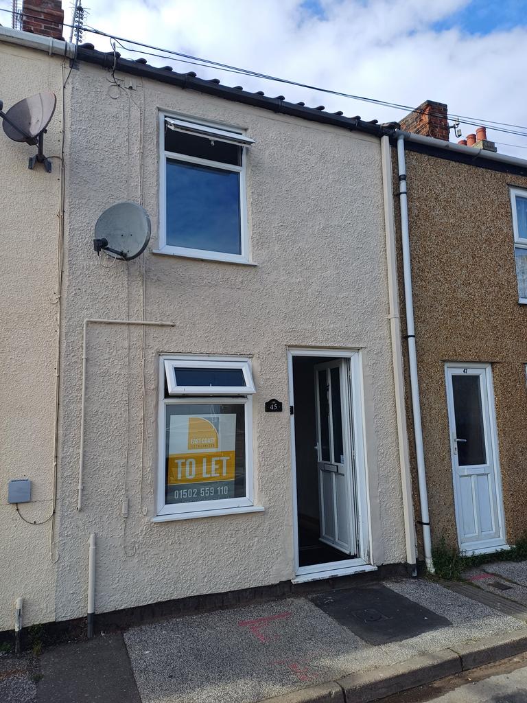 Park Road, Lowestoft NR32 2 bed terraced house £695 pcm (£160 pw)
