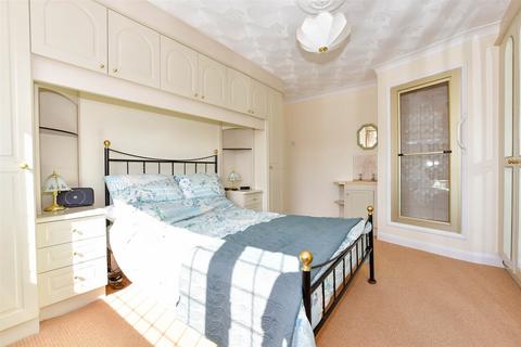 4 bedroom detached house for sale - St. Francis Avenue, Gravesend, Kent