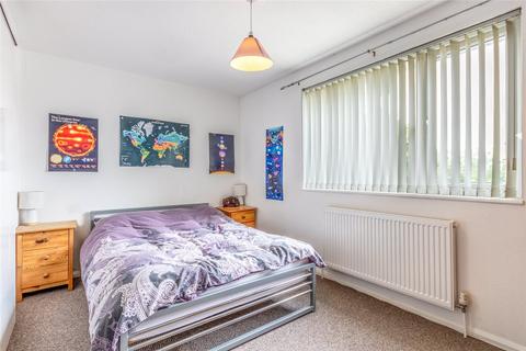 17 Stonefield Close, Eastleaze, Swindon, SN5 7EQ