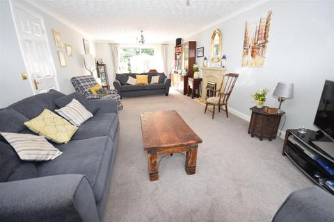 6 Chestnut Close, Harlow Wood, Mansfield, NG18 4UW