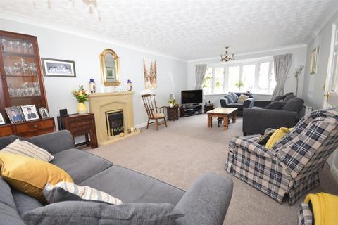 6 Chestnut Close, Harlow Wood, Mansfield, NG18 4UW