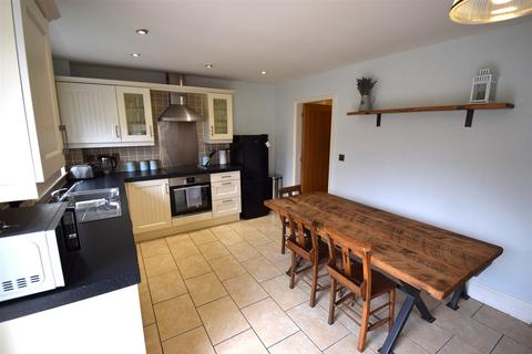 3 bedroom semi-detached house to rent, Farm Close, Bathley, Newark, NG23