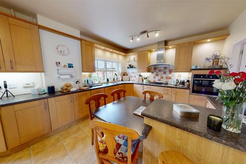 4 bedroom terraced house for sale, Main Street, Oxton, Southwell, Nottinghamshire, NG25