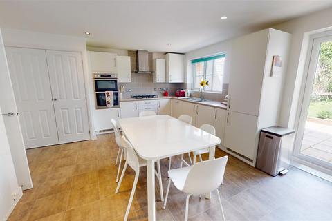 4 bedroom detached house for sale, Browns Court, Farnsfield, Nottinghamshire, NG22