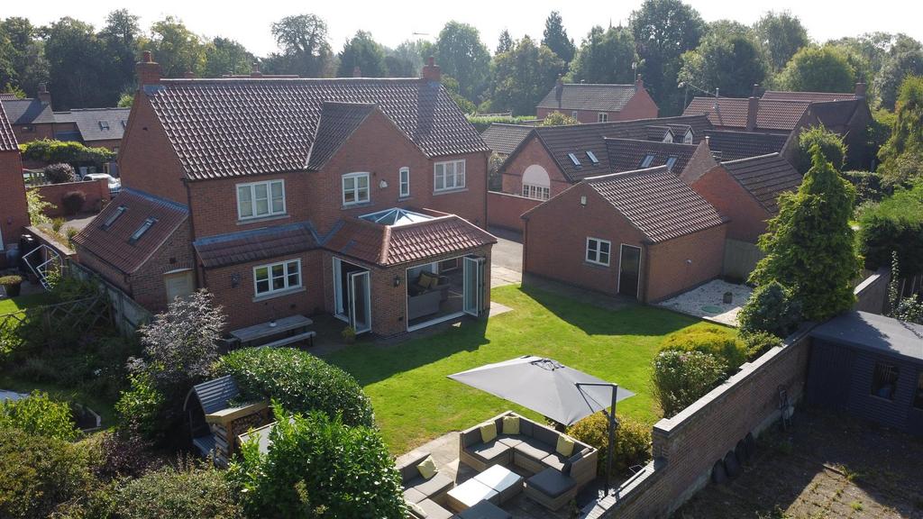 Close, Kirklington, Newark, Nottinghamshire, NG22 5 bed detached
