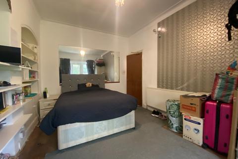 Studio to rent, Whitchurch Lane, Edgware, Greater London, HA8 6QL