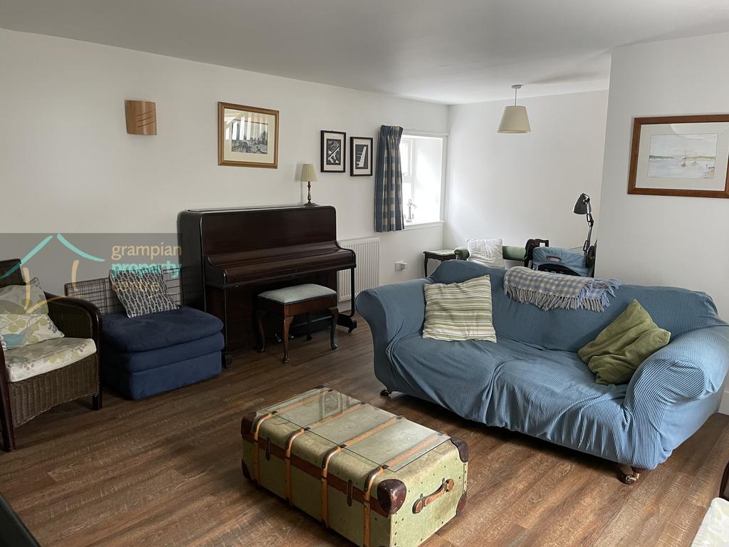 Lounge 1.JPG