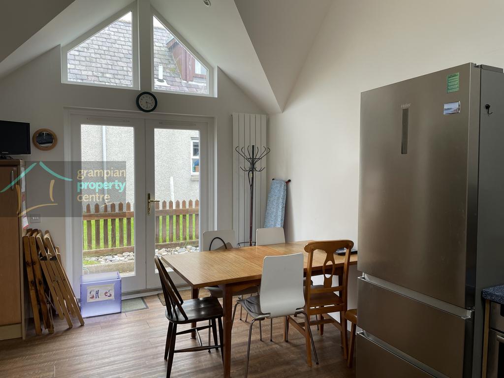 Kitchen 2.JPG