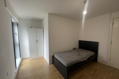 4 bedroom flat share to rent - 35 Sherwood Gardens, London, E14