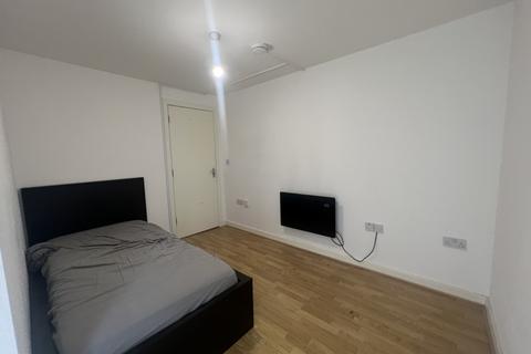 4 bedroom flat share to rent - 35 Sherwood Gardens, London, E14