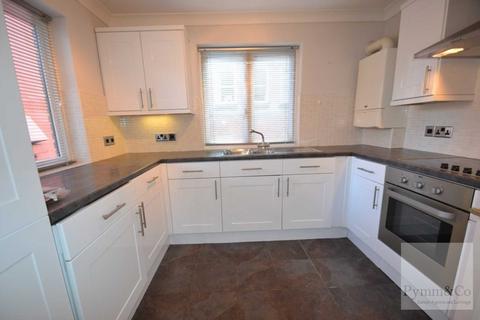 3 bedroom flat to rent - Roaches Court, Norwich NR3