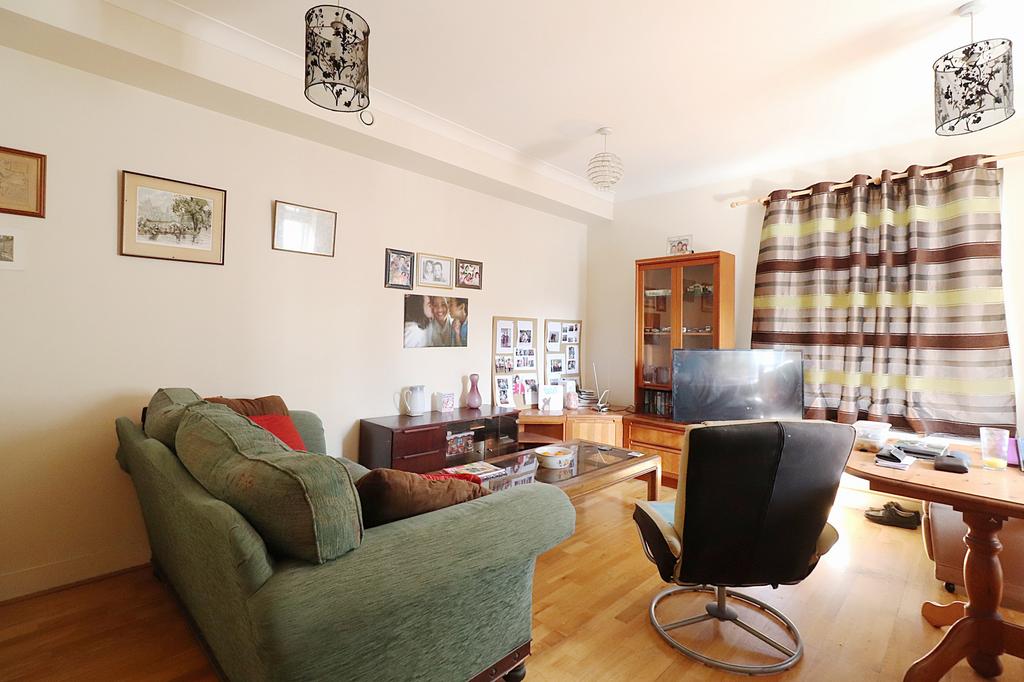 Croydon Road, Keston 2 bed flat for sale £340,000