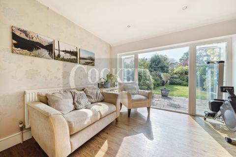 6 Bowmead, London, SE9 3NL
