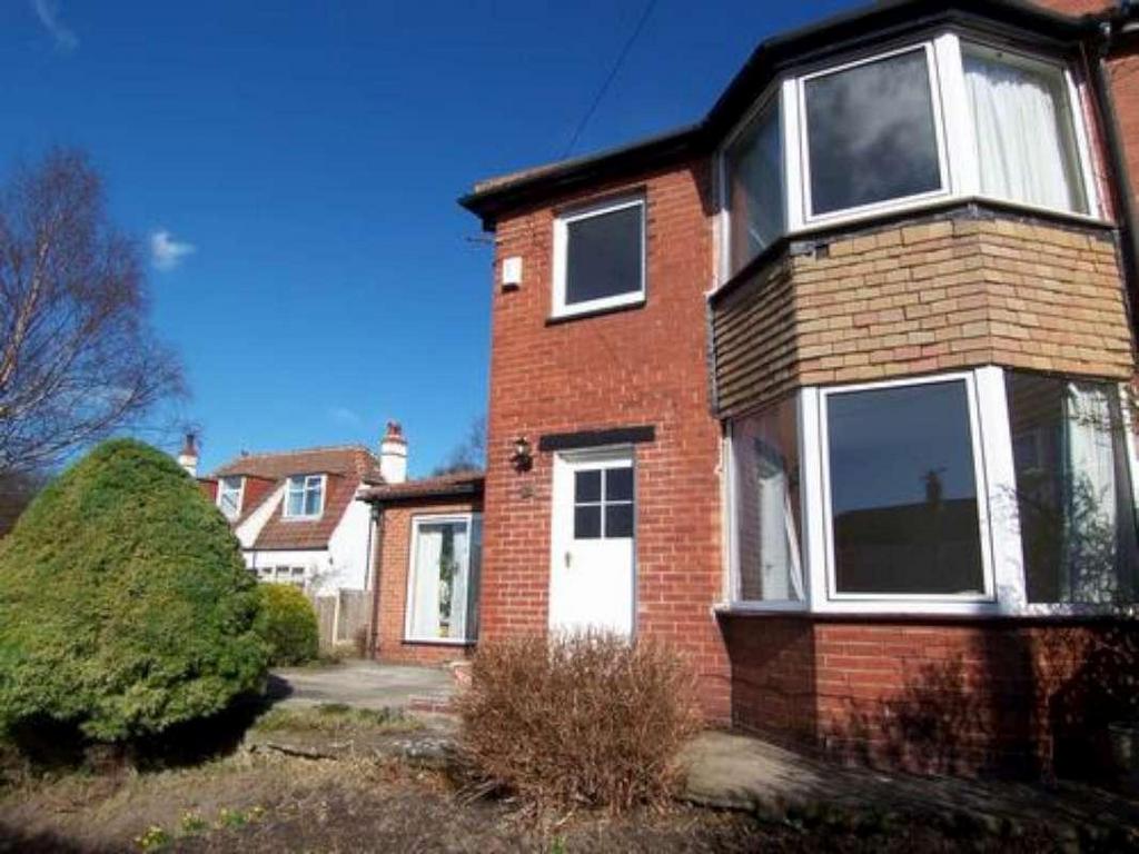 The Lane, Alwoodley, Leeds, West Yorkshire, UK, LS17 3 bed house to