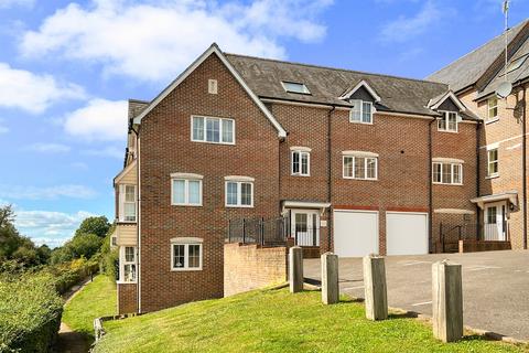 22 Harwood Close, Codmore Hill, Pulborough, RH20 1FL