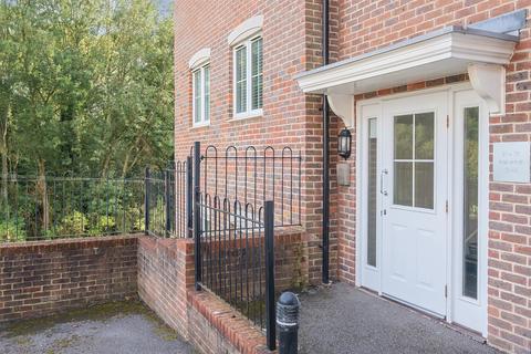22 Harwood Close, Codmore Hill, Pulborough, RH20 1FL