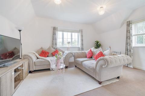 22 Harwood Close, Codmore Hill, Pulborough, RH20 1FL