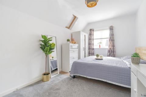 22 Harwood Close, Codmore Hill, Pulborough, RH20 1FL