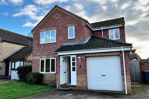 4 bedroom detached house to rent, Charles Melrose Close, Mildenhall, Suffolk, IP28