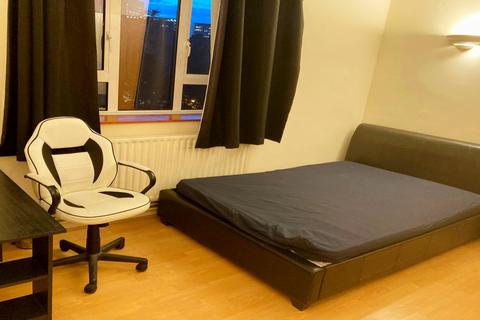 4 bedroom flat share to rent, Vernon House, SE11