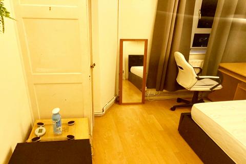 4 bedroom flat share to rent, Vernon House, SE11