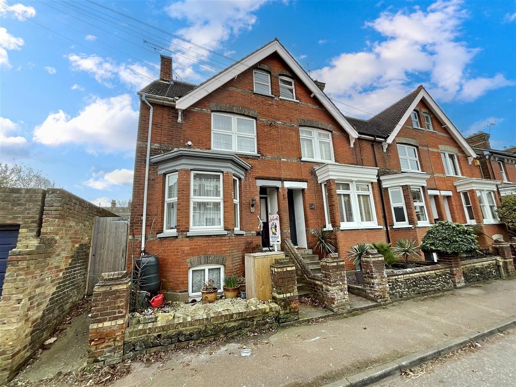 Edith Road, Faversham, Kent 3 bed end of terrace house for sale £450,000