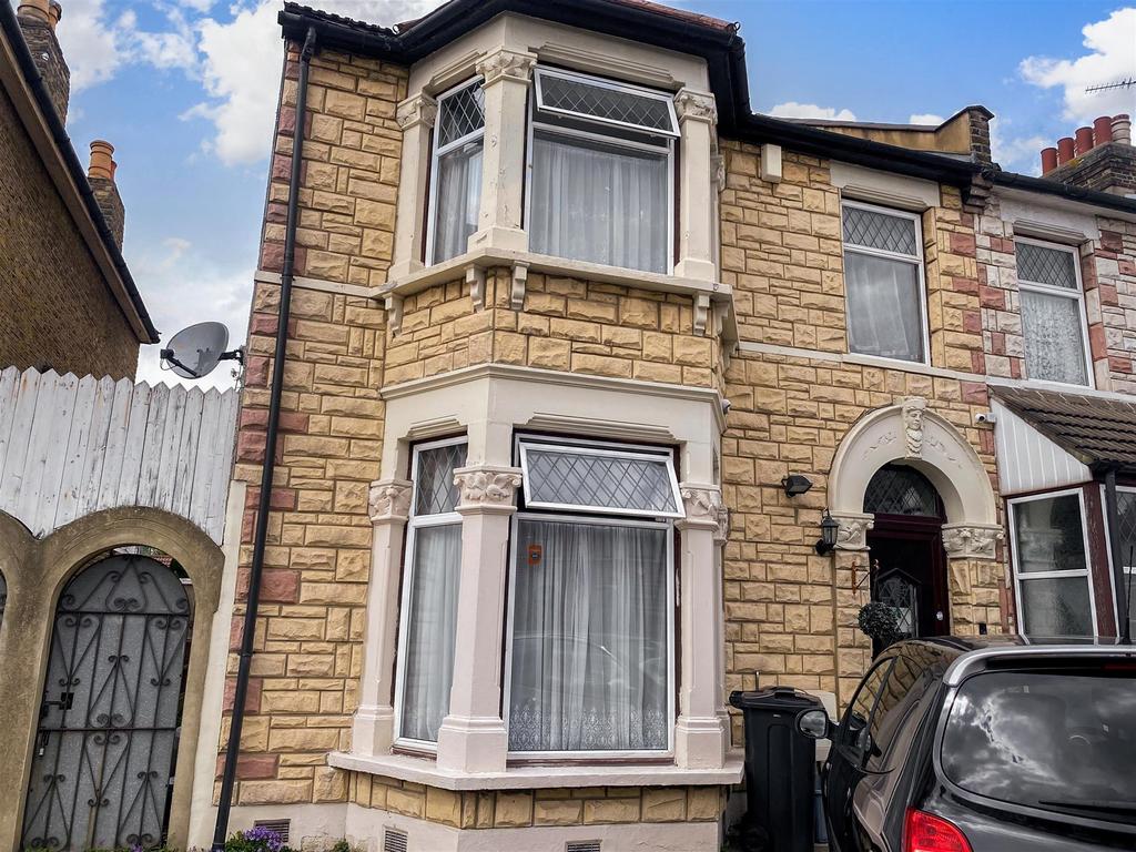 Lansdowne Road, Seven Kings, Ilford, Essex 5 bed semidetached house