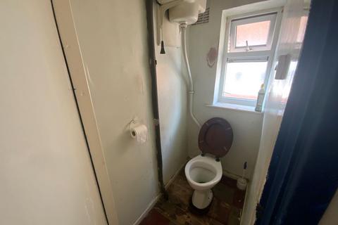 104 Commonside, Brownhills, Walsall, WS8 7AT