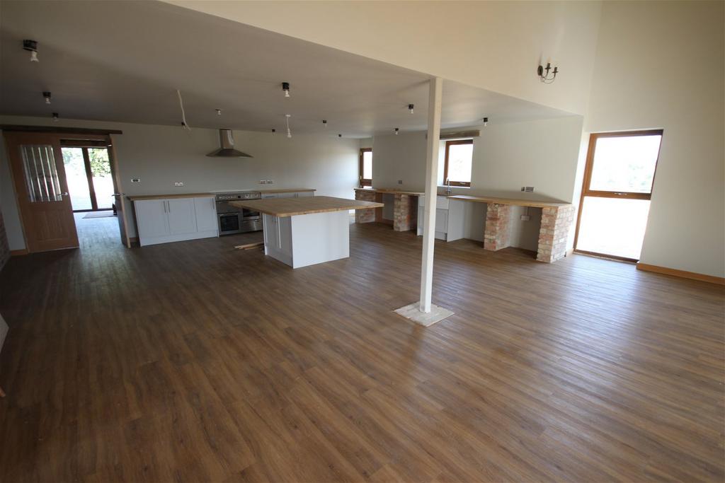 Hough Lane, Carlton Scroop 4 bed equestrian property for sale £875,000