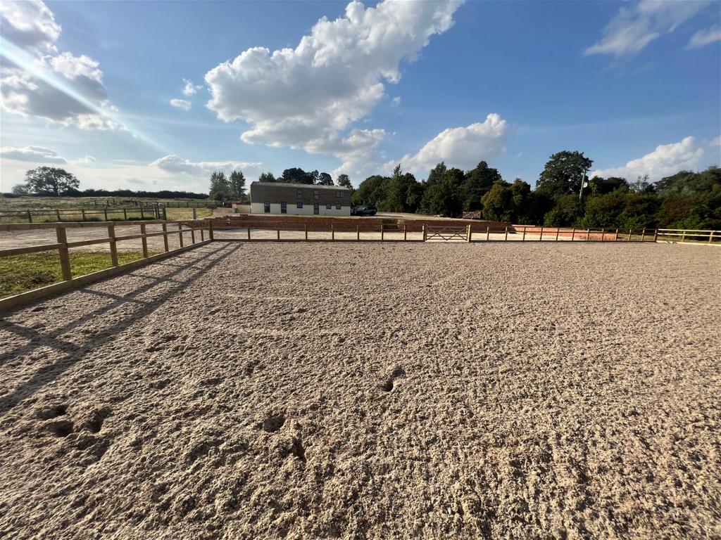 Hough Lane, Carlton Scroop 4 bed equestrian property for sale £875,000