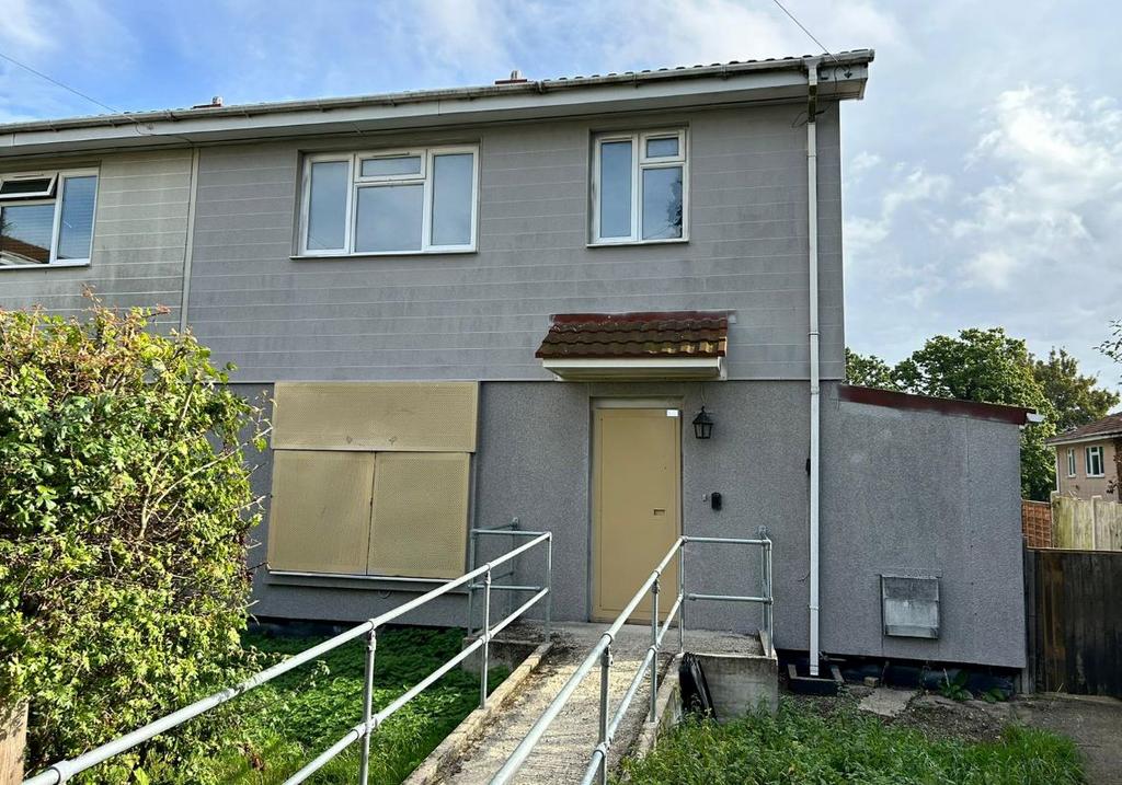 119 Halcot Avenue, Bexleyheath, Kent... 3 bed semidetached house £