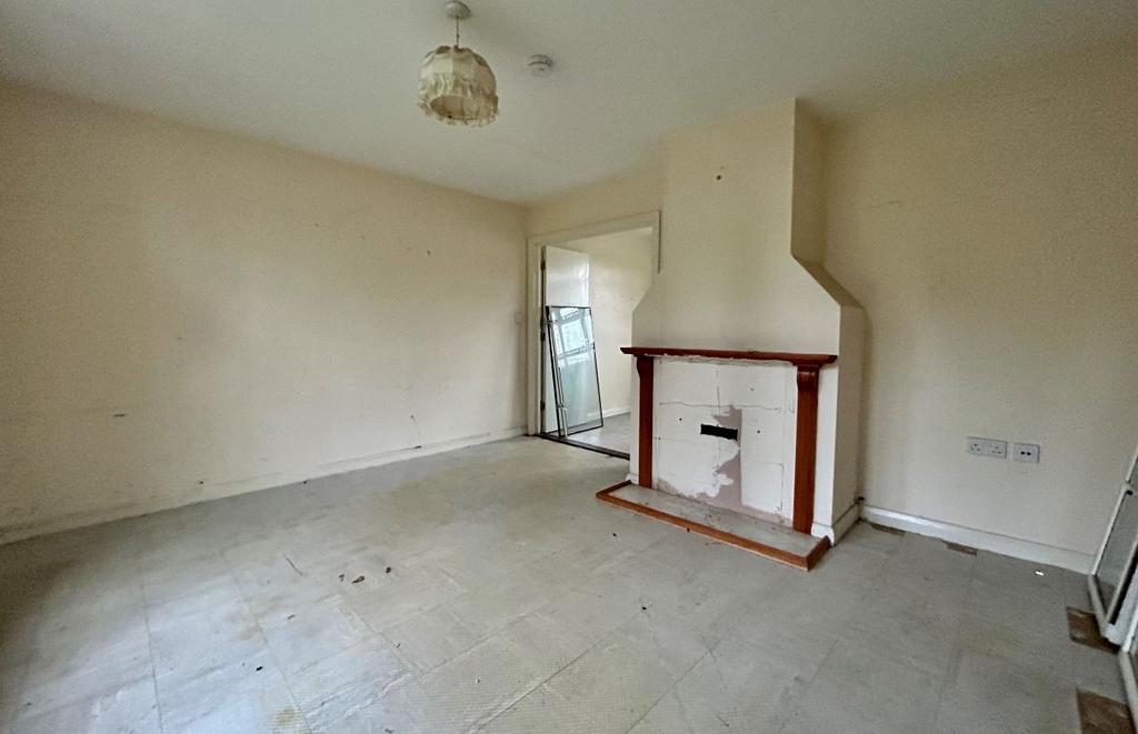 119 Halcot Avenue, Bexleyheath, Kent... 3 bed semidetached house £