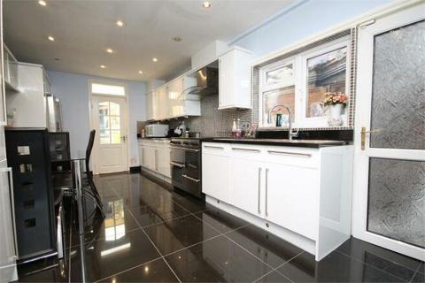 4 bedroom terraced house to rent - Sandringham Road, Nw2