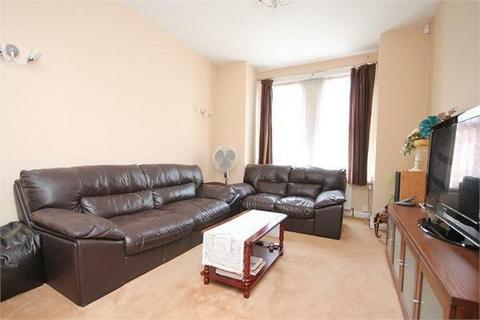 4 bedroom terraced house to rent - Sandringham Road, Nw2
