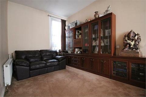 4 bedroom terraced house to rent - Sandringham Road, Nw2