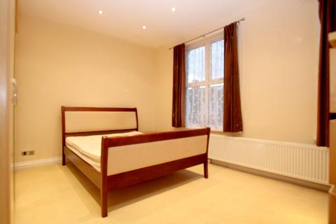 4 bedroom terraced house to rent, Sandringham Road, Nw2