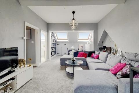 Flat C, 7 Cambridge Road, Bromley, BR1 4EB