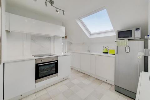 Flat C, 7 Cambridge Road, Bromley, BR1 4EB