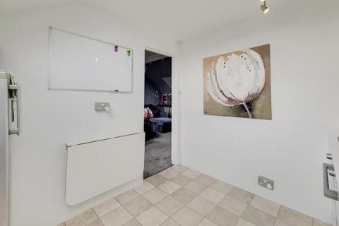 Flat C, 7 Cambridge Road, Bromley, BR1 4EB