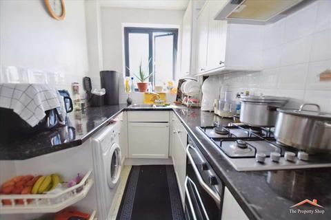 8 Albany Crescent, Edgware, HA8 5AL