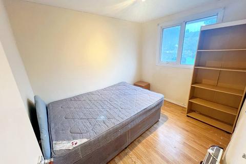 2 bedroom apartment to rent, Nash Square, Birmingham B42