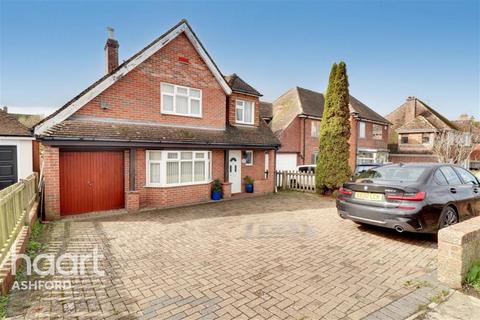 4 bedroom detached house to rent, New Dover Road