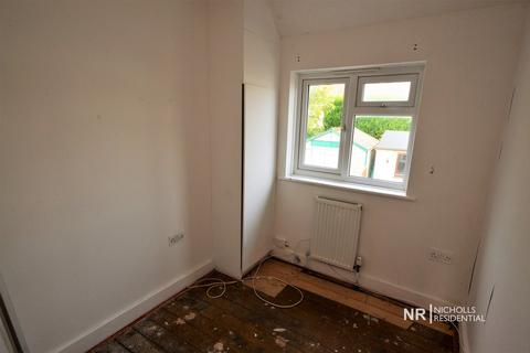 21 Thrigby Road, Chessington, KT9 2AH