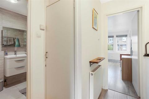 26 Warrender Road, London, N19 5EF